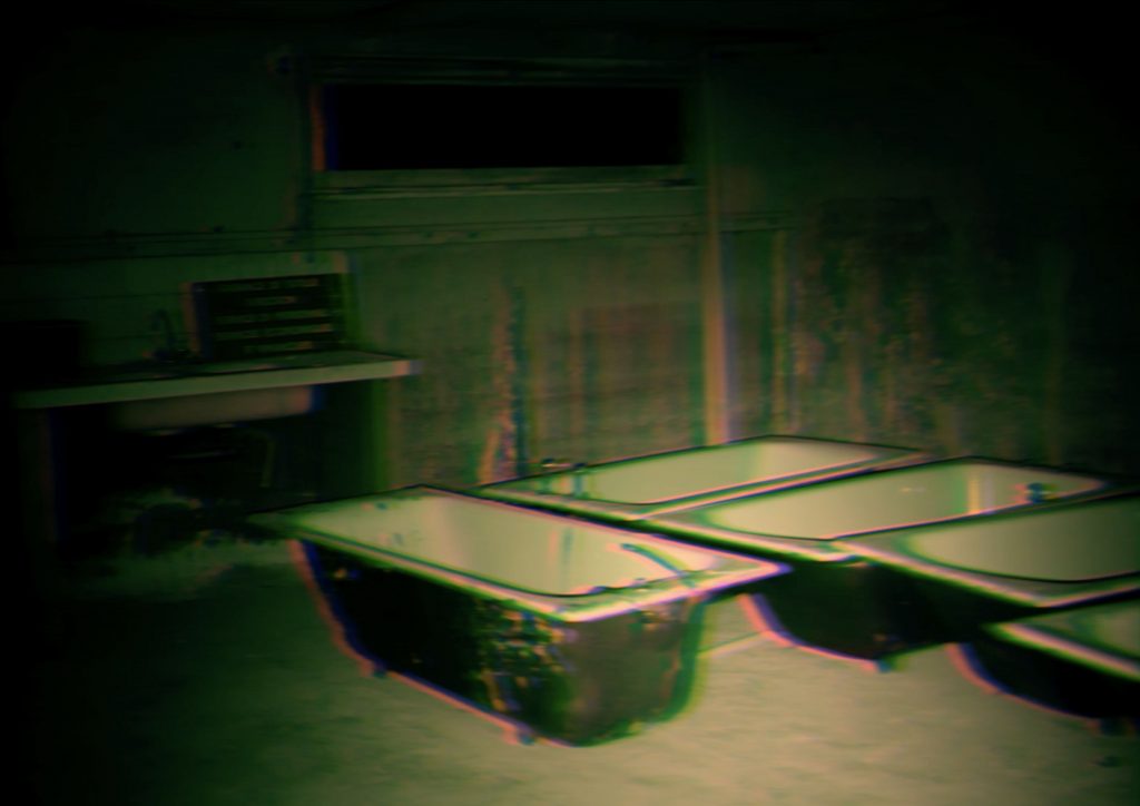 décors la traque baignoires Le Sanatorium Hermann